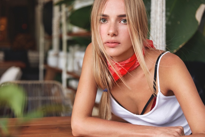 Hipster girl with bandana poses in caf&eacute;